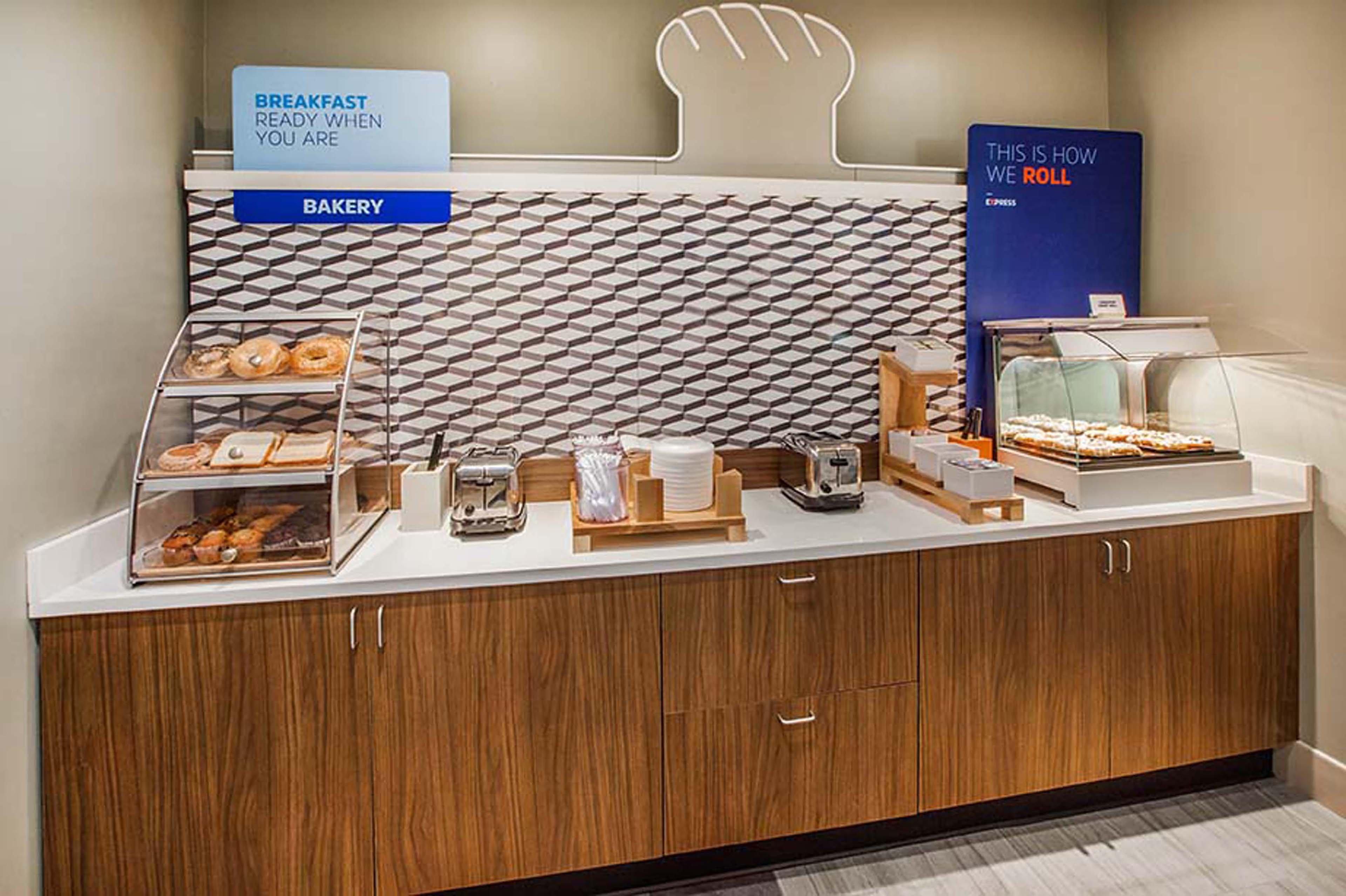 Holiday Inn Express Hotel & Suites New Boston By Ihg Exterior photo
